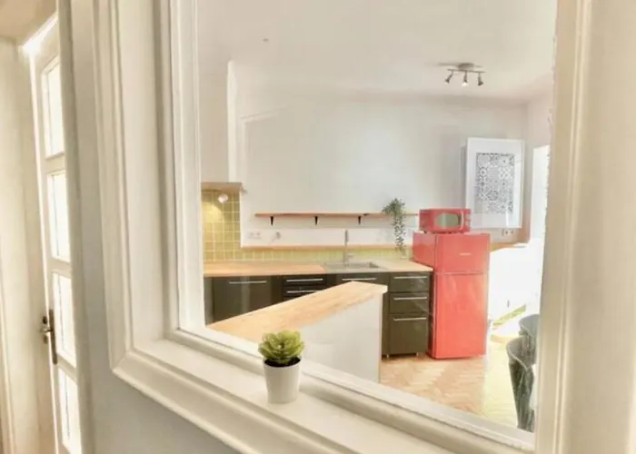 Apartment Valmor Avenue Vintage Chiq By Homeful