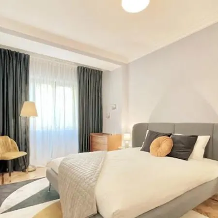 Valmor Avenue Vintage Chiq By Homeful