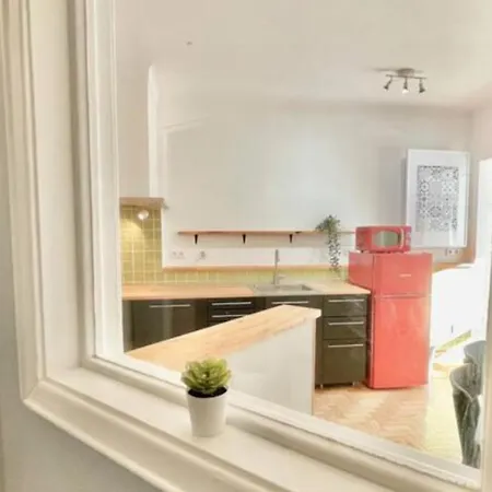 Apartment Valmor Avenue Vintage Chiq By Homeful