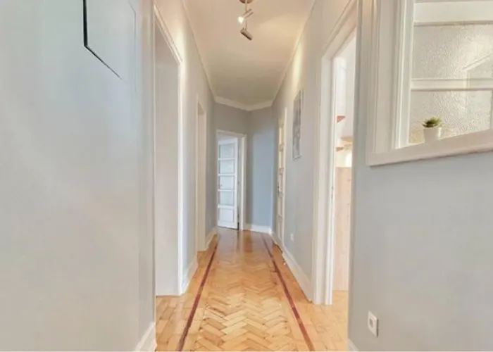 Valmor Avenue Vintage Chiq By Homeful