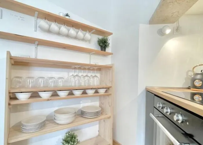 Valmor Avenue Vintage Chiq By Homeful